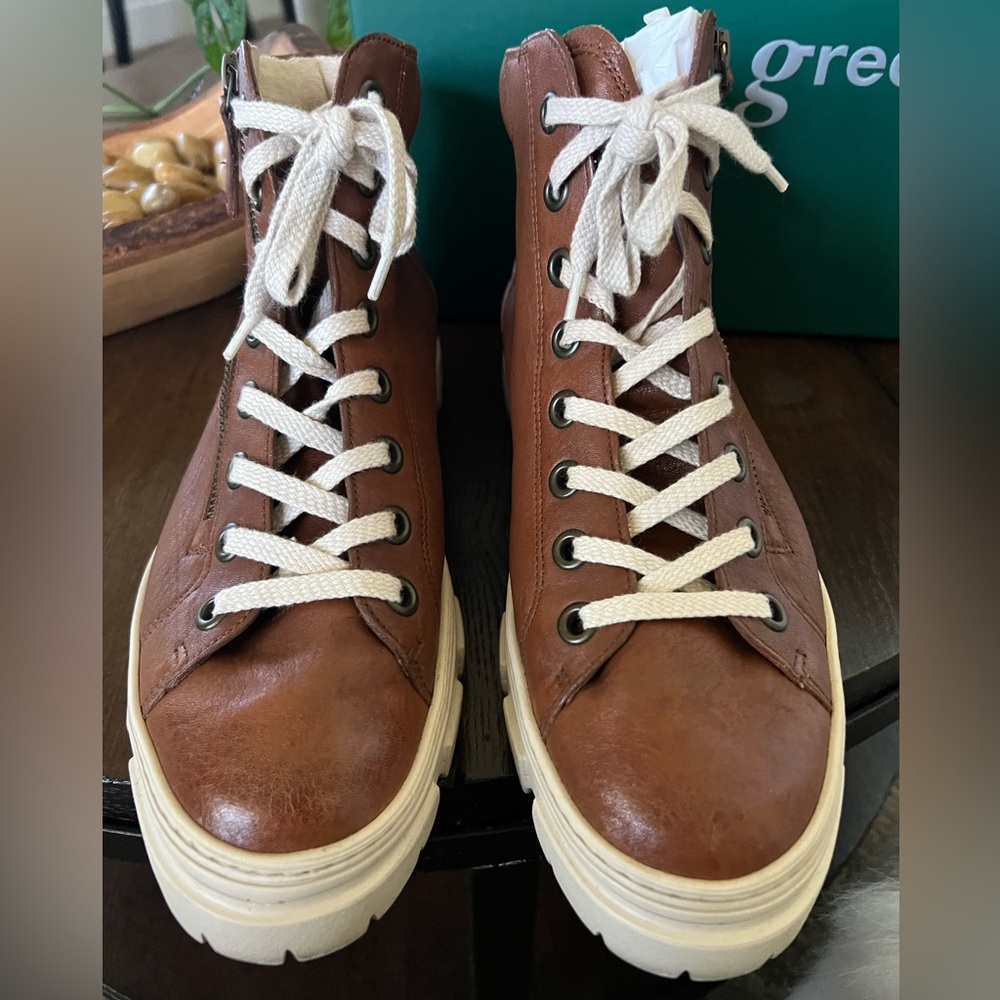Paul Green Novi Women’s Hightop - Size 10